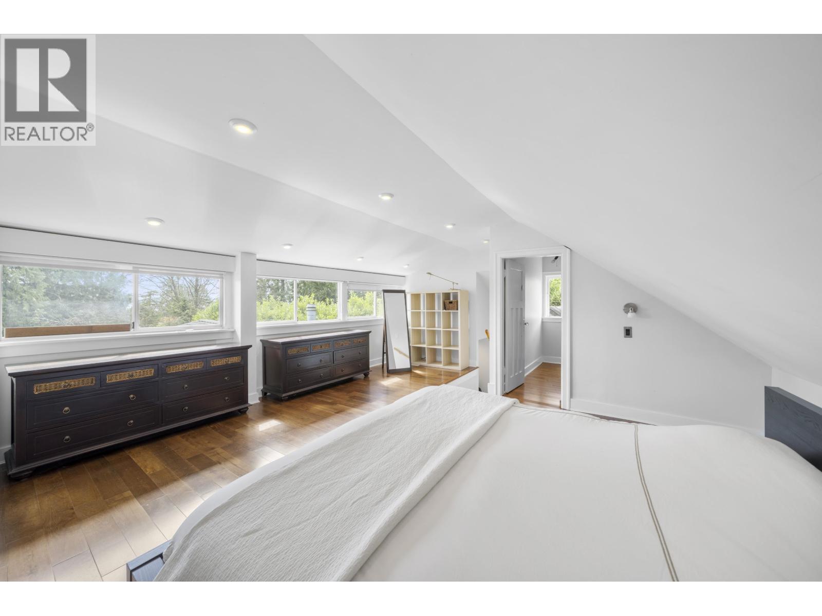 1588 INGLEWOOD AVENUE, West Vancouver