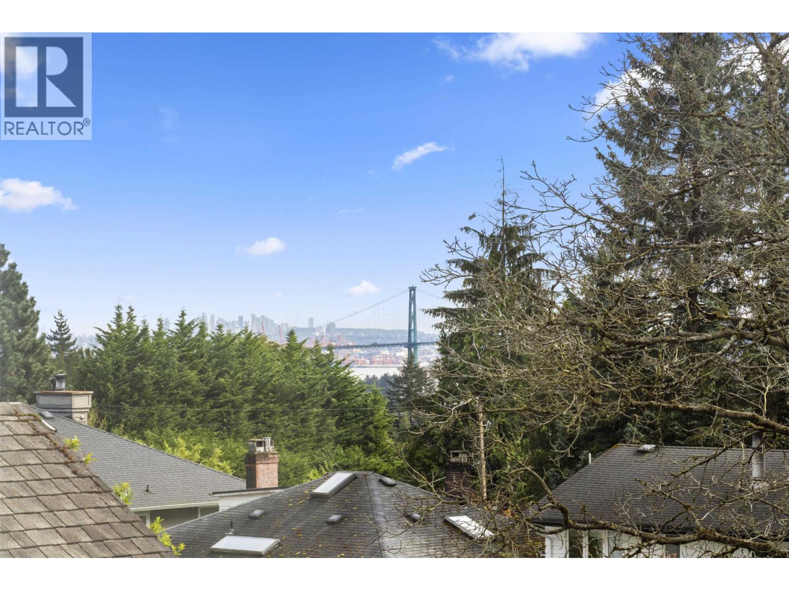 1588 INGLEWOOD AVENUE, West Vancouver