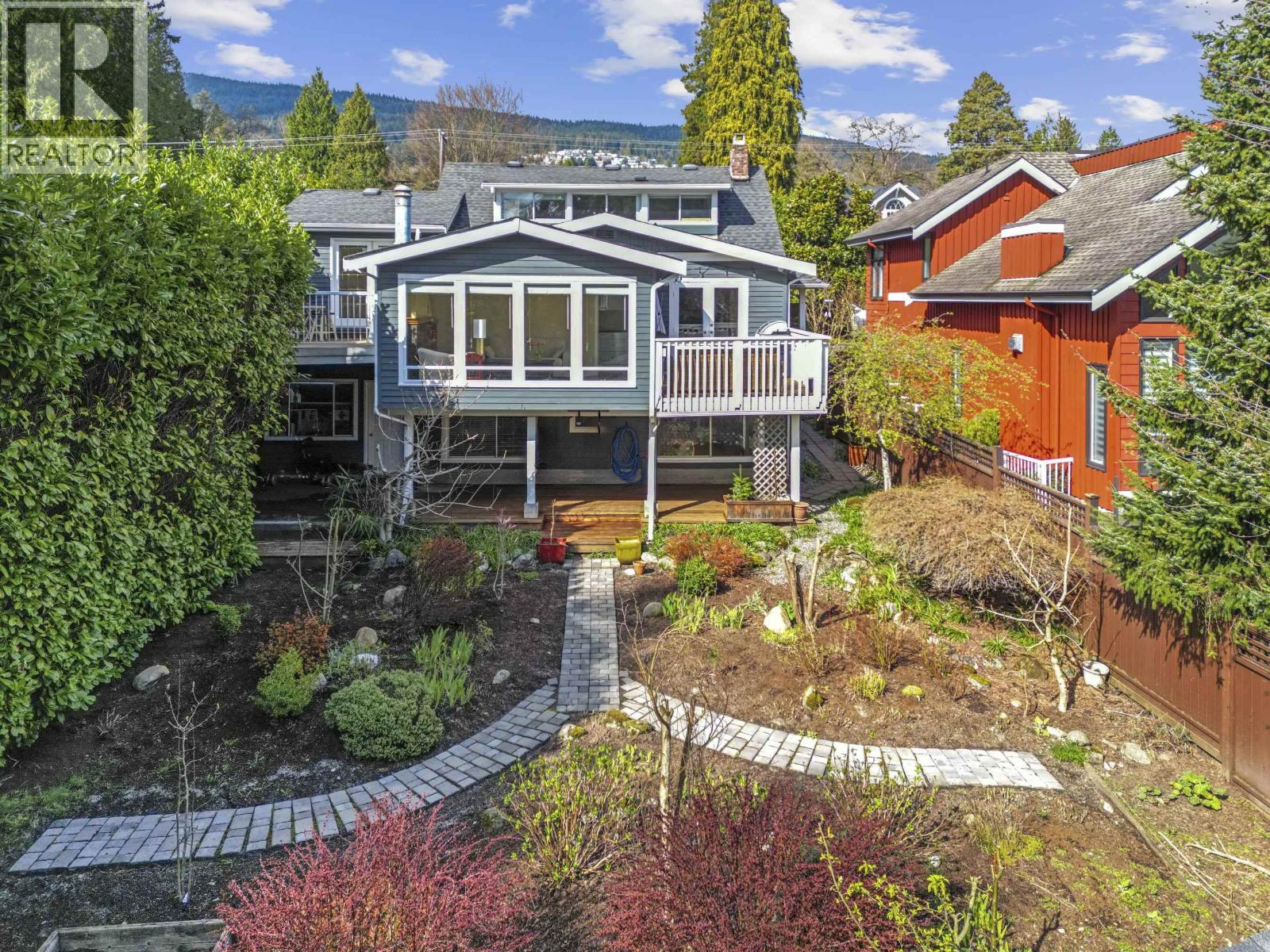 1588 INGLEWOOD AVENUE, West Vancouver