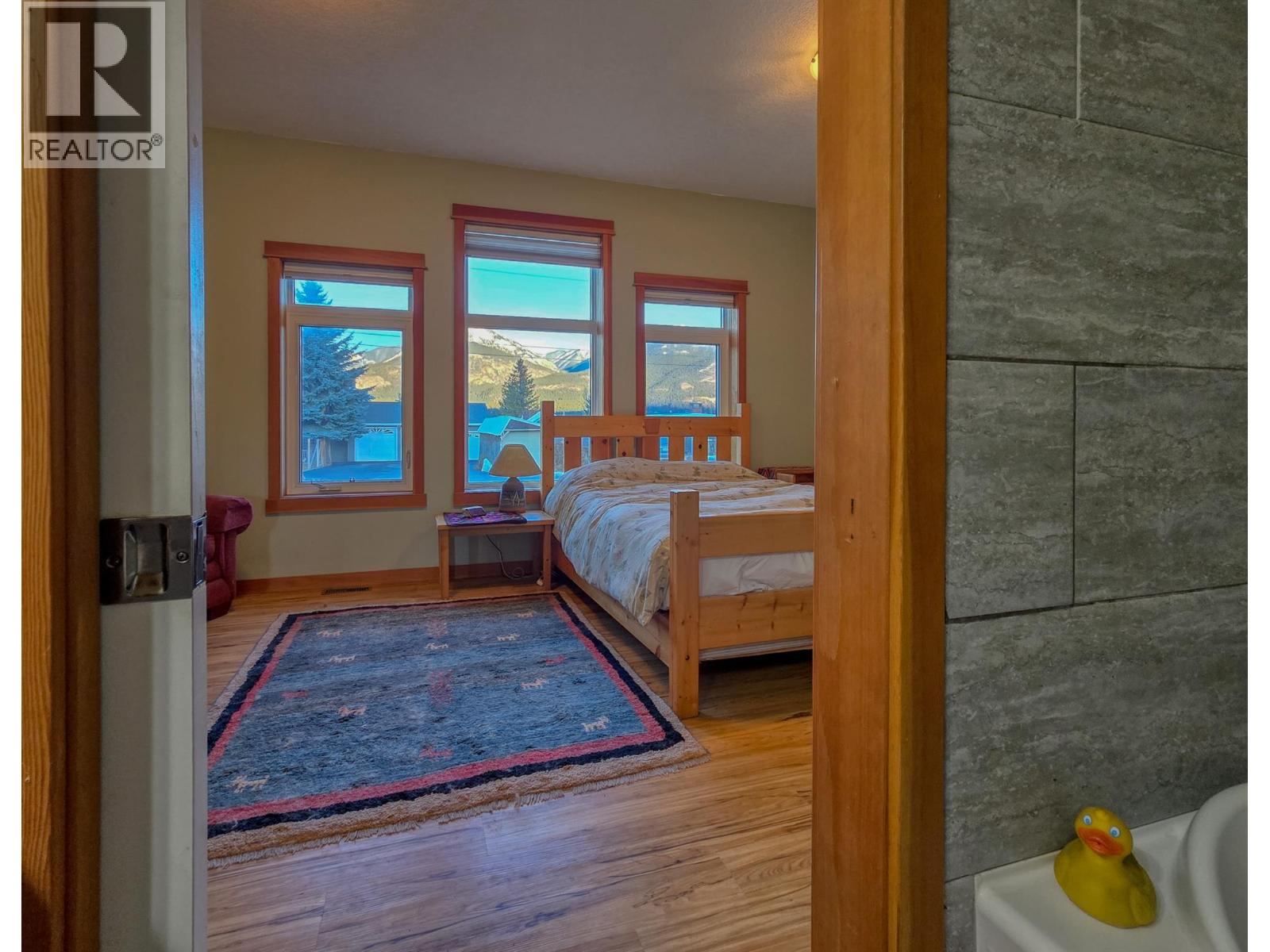 918 5TH Avenue - 33