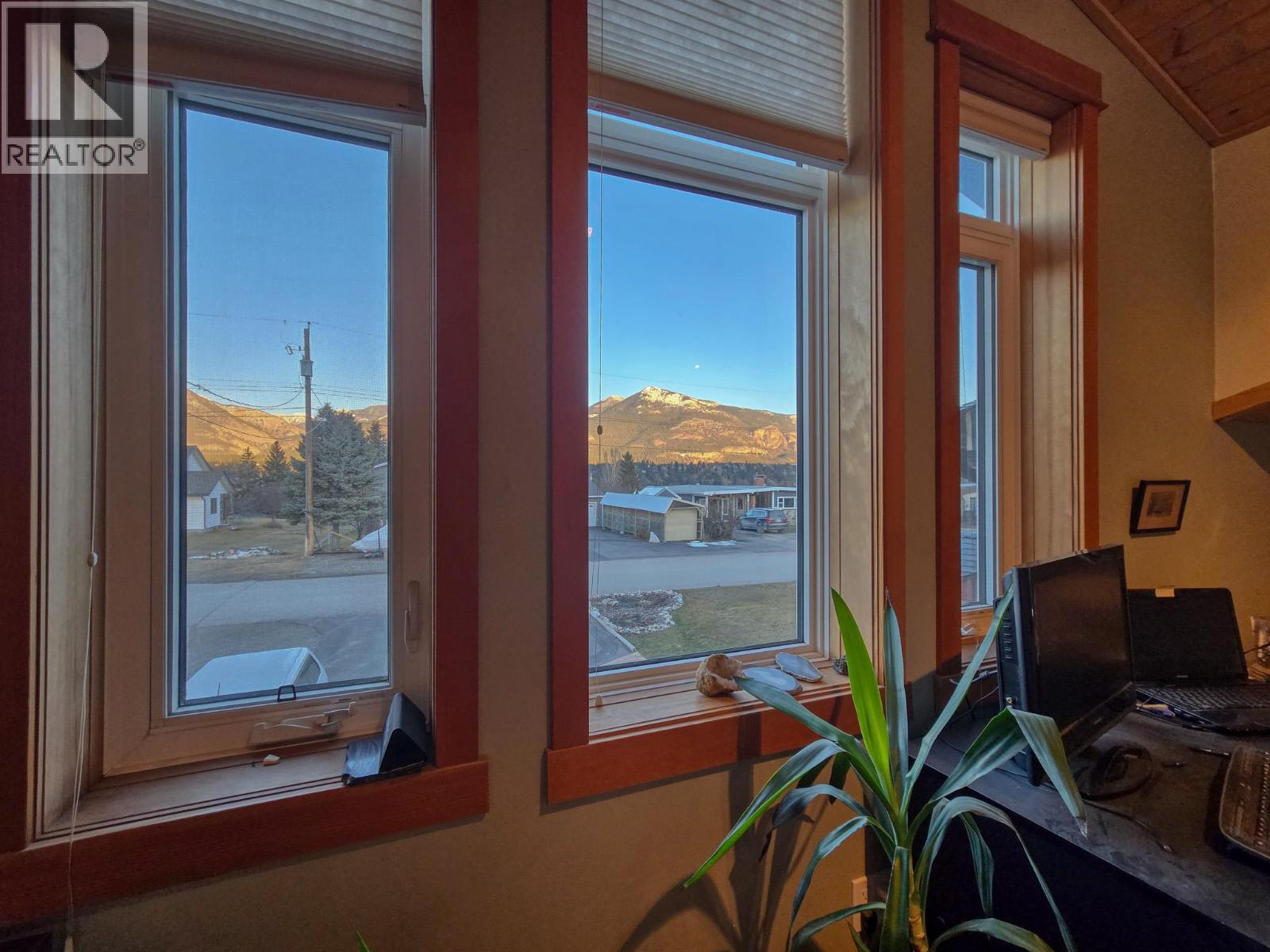 918 5TH Avenue - 40