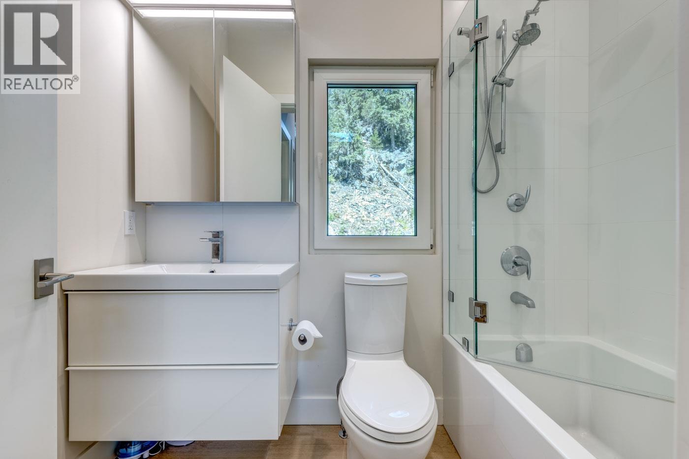 9391 EMERALD DRIVE, Whistler