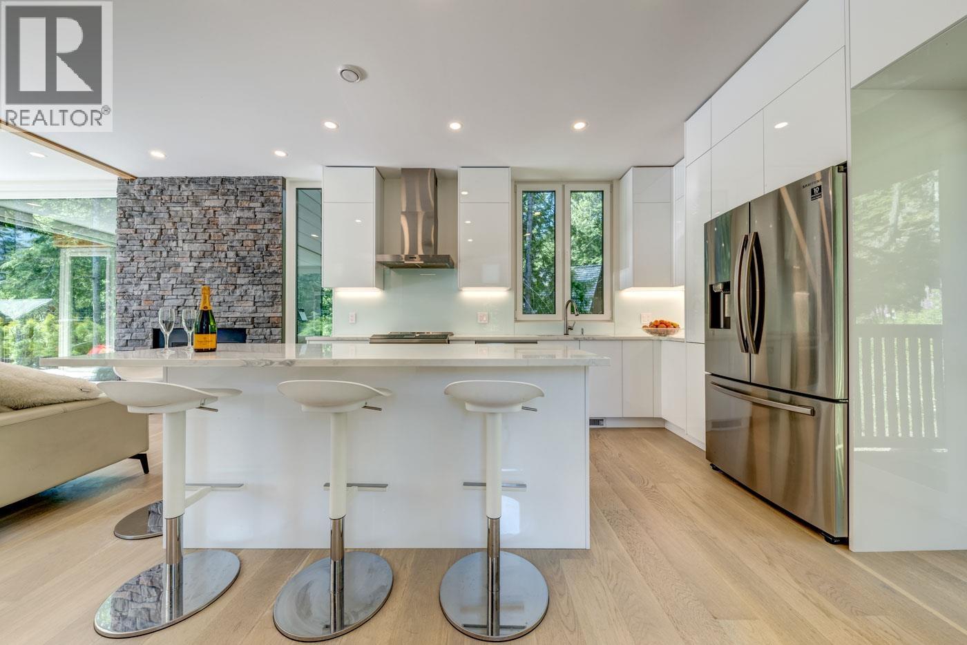 9391 EMERALD DRIVE, Whistler