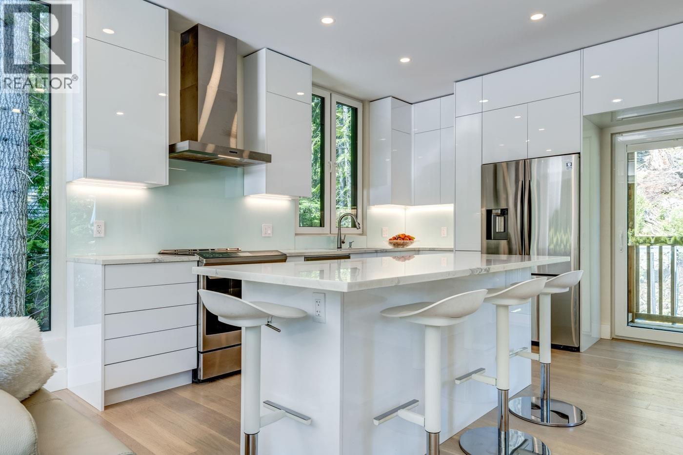 9391 EMERALD DRIVE, Whistler