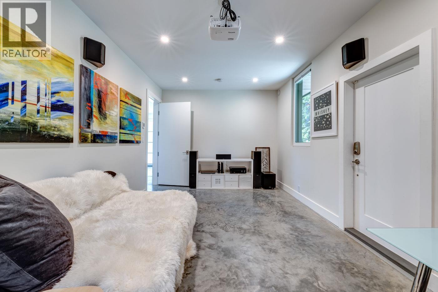 9391 EMERALD DRIVE, Whistler