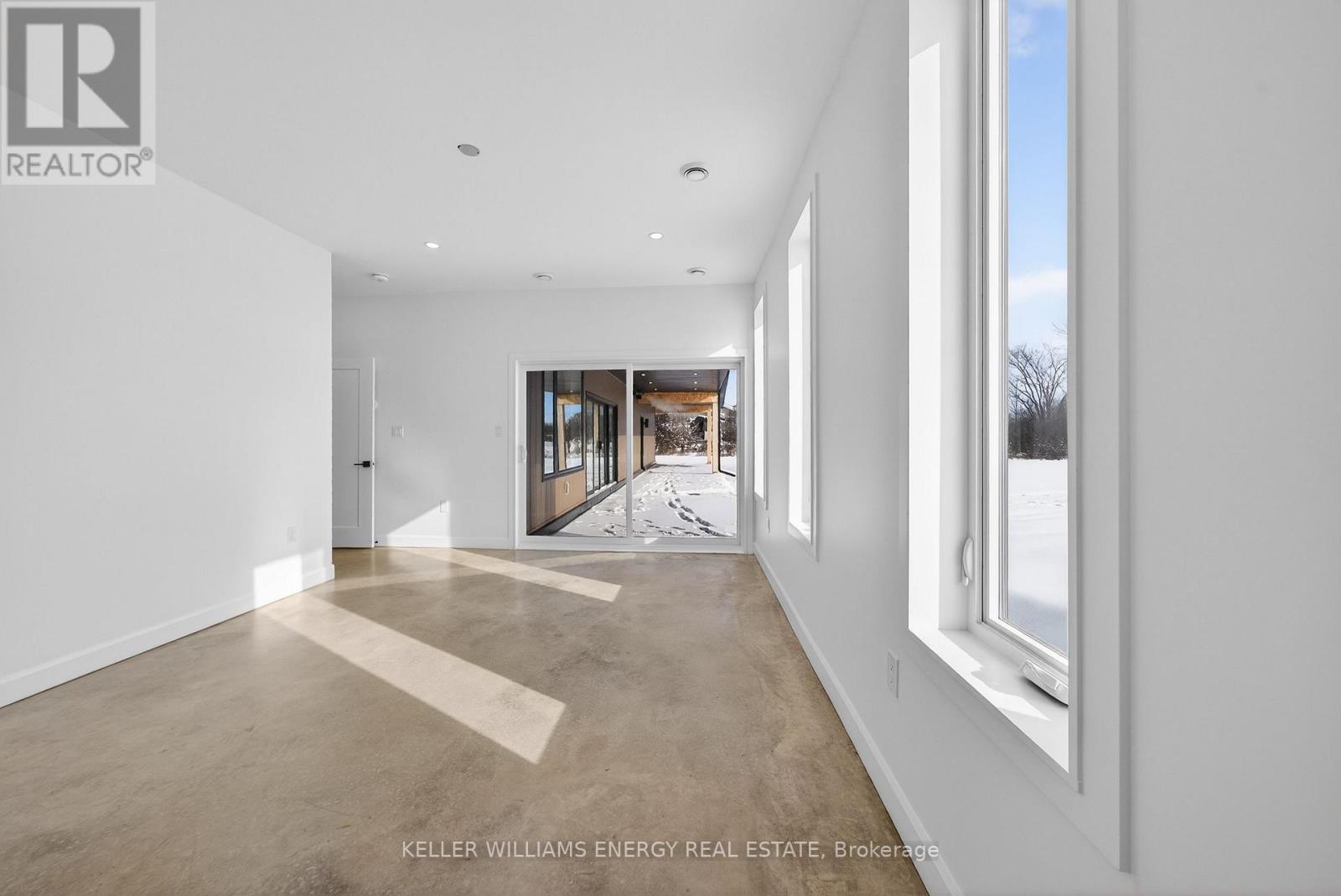 293 KELLY ROAD - 21
