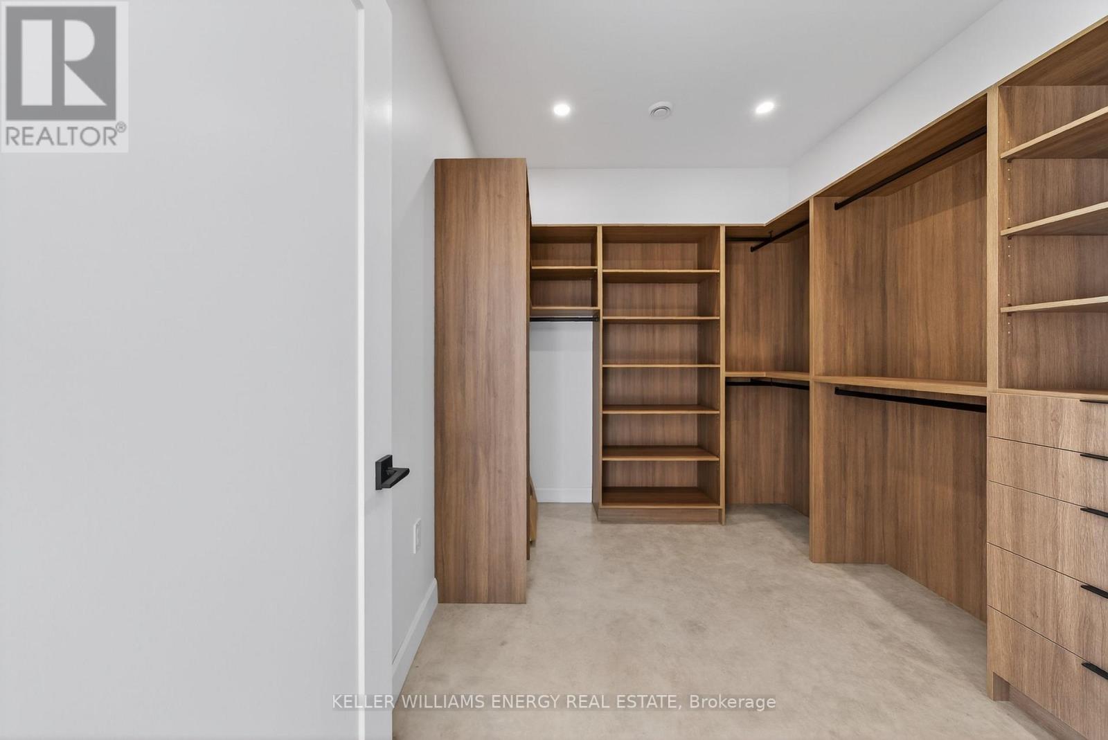 293 KELLY ROAD - 22