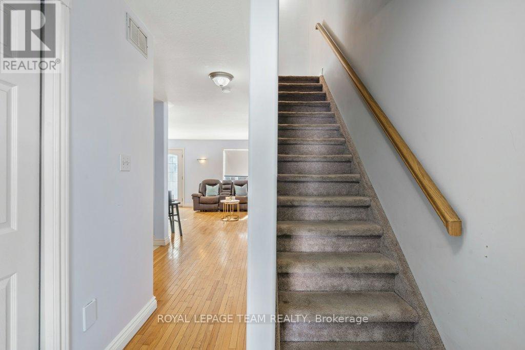 537 Victoria photo 5