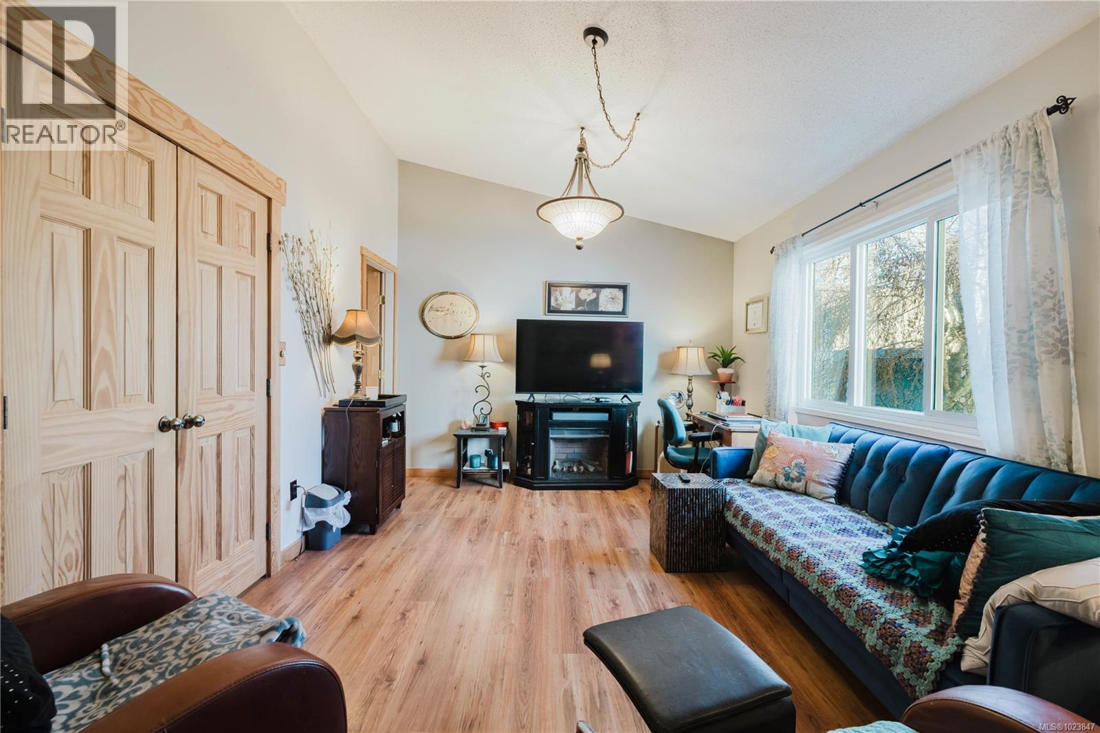 302 229 Ontario St, Victoria