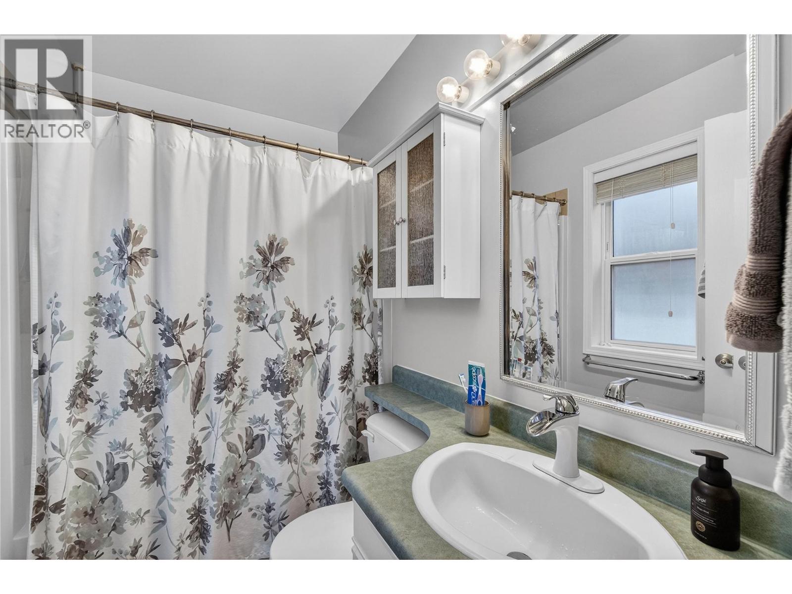  1850 33 Street Northeast, Salmon Arm