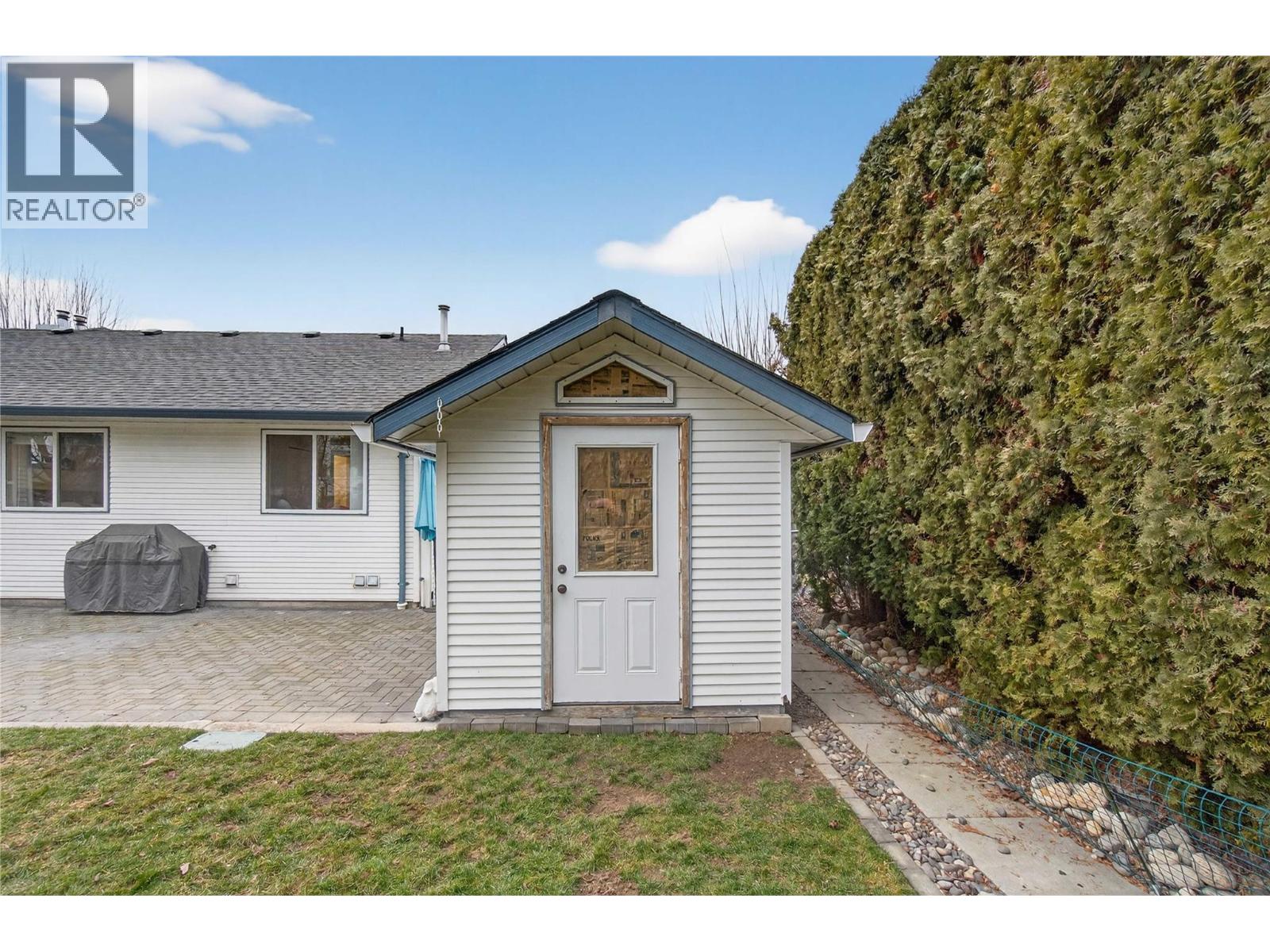  1850 33 Street Northeast, Salmon Arm