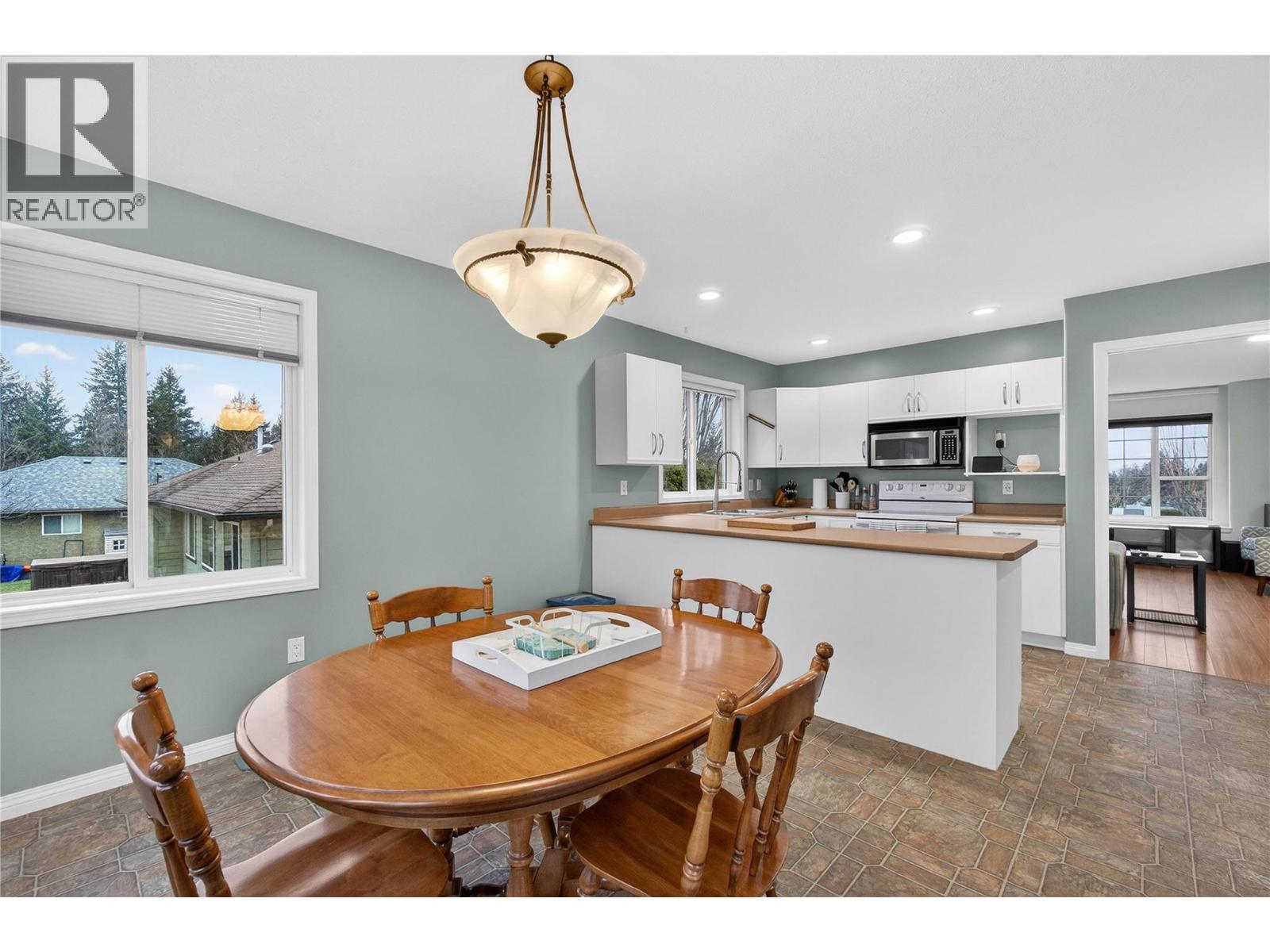  1850 33 Street Northeast, Salmon Arm