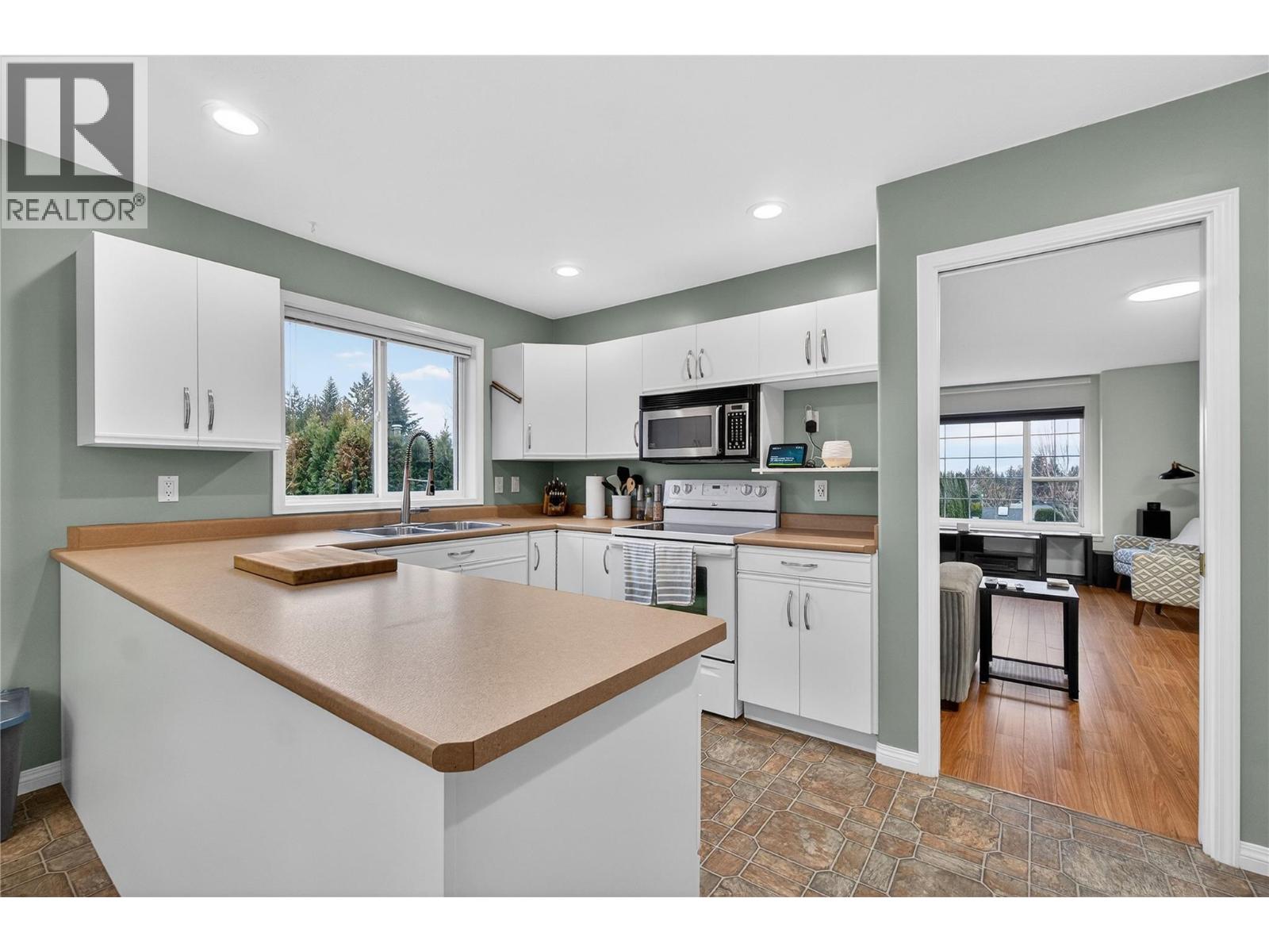  1850 33 Street Northeast, Salmon Arm