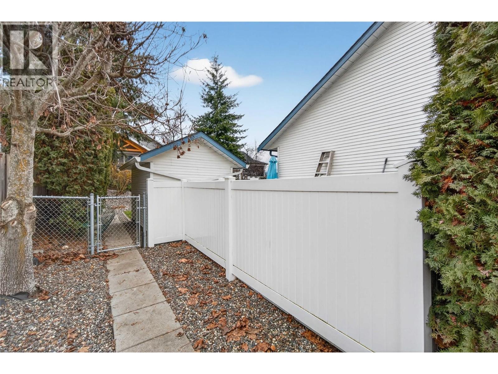  1850 33 Street Northeast, Salmon Arm