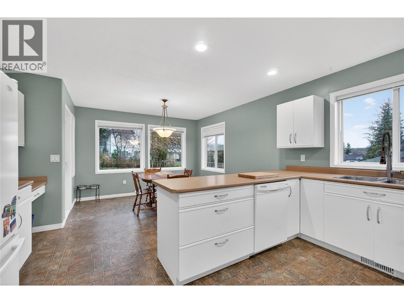  1850 33 Street Northeast, Salmon Arm