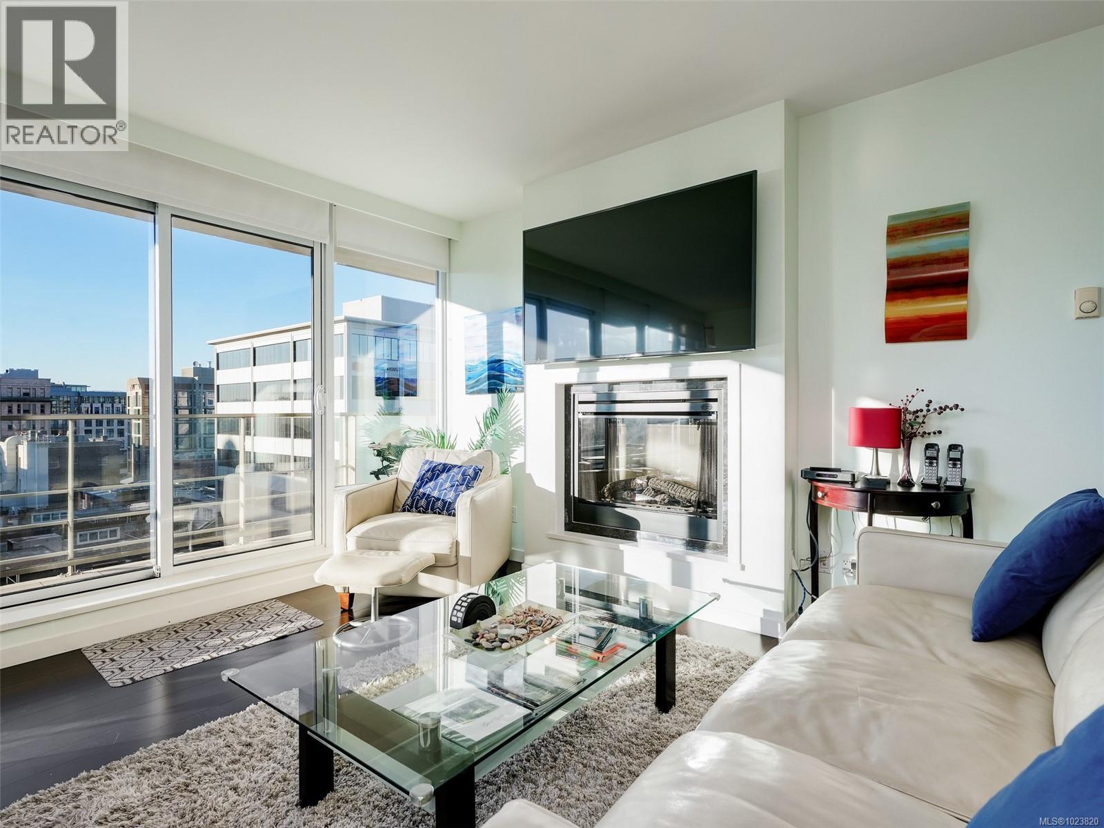 #806 707 COURTNEY ST - Image 2