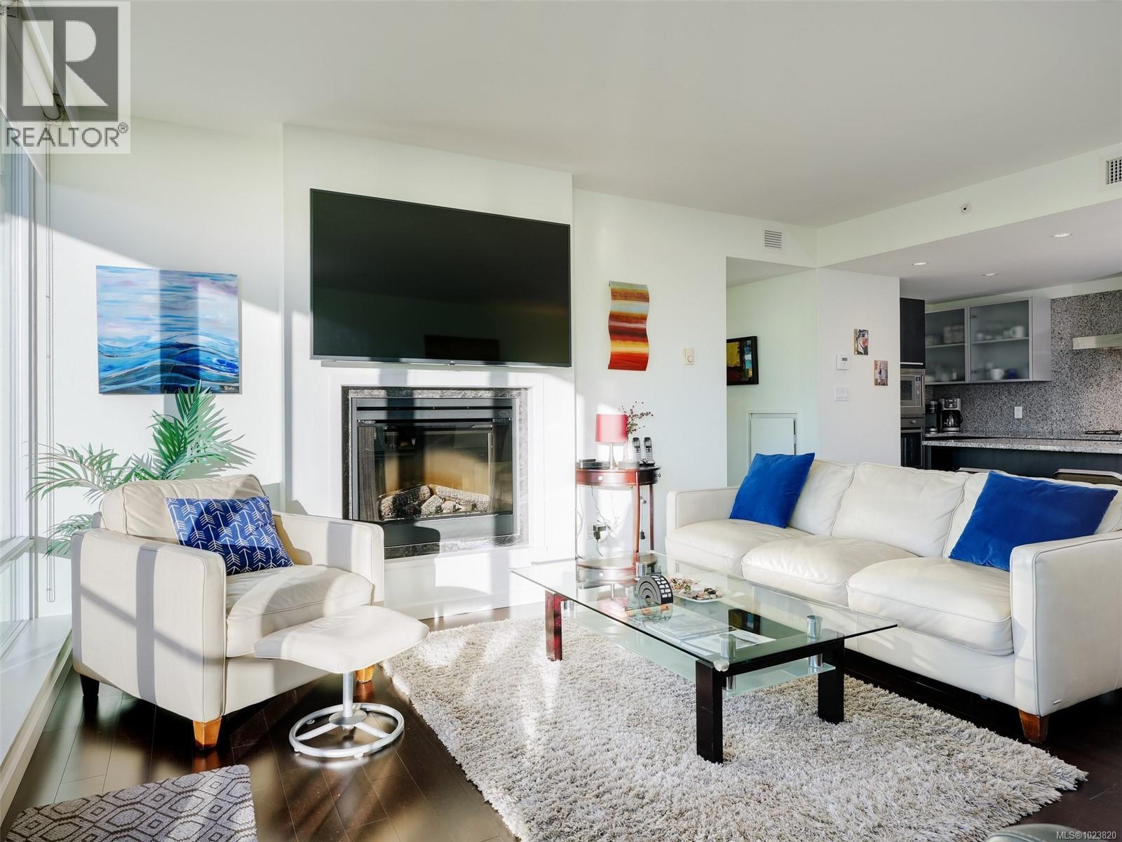 #806 707 COURTNEY ST - Image 3