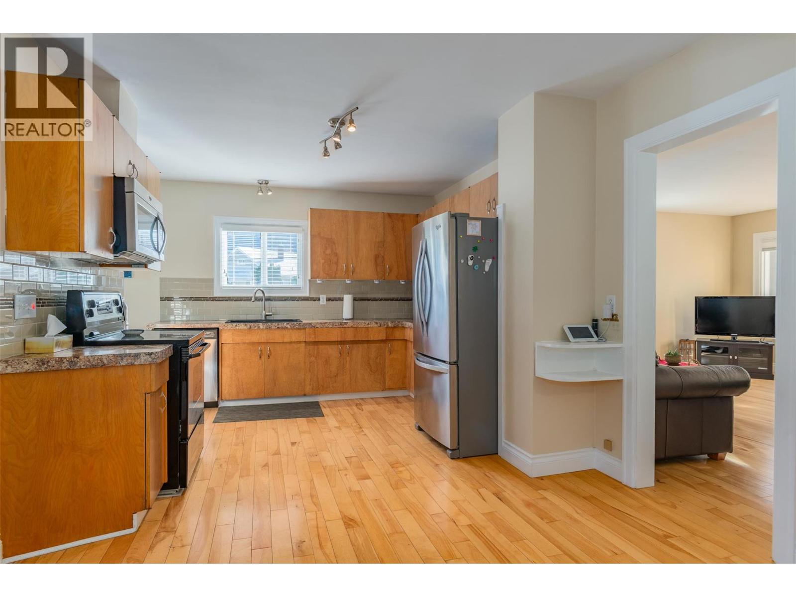 1631 Fifth Avenue, Trail