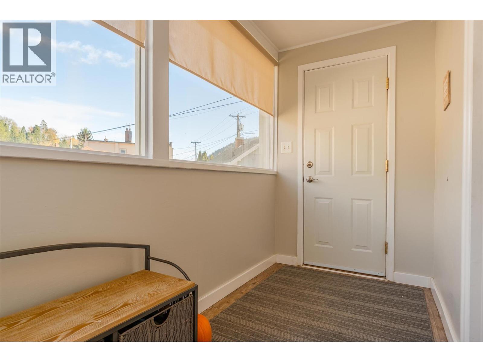 1631 Fifth Avenue, Trail