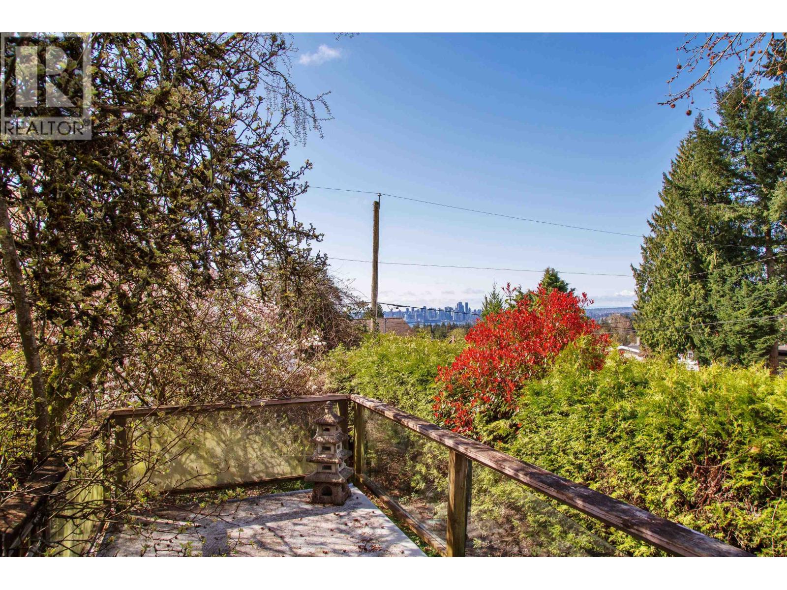 445 W QUEENS ROAD, North Vancouver