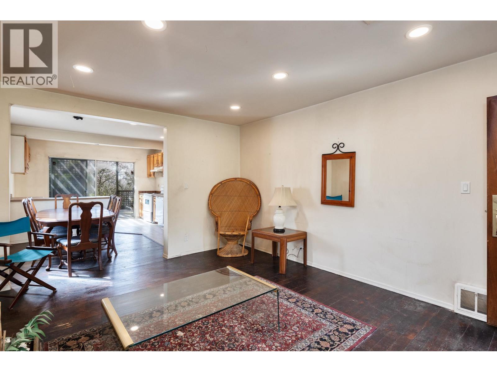 445 W QUEENS ROAD, North Vancouver