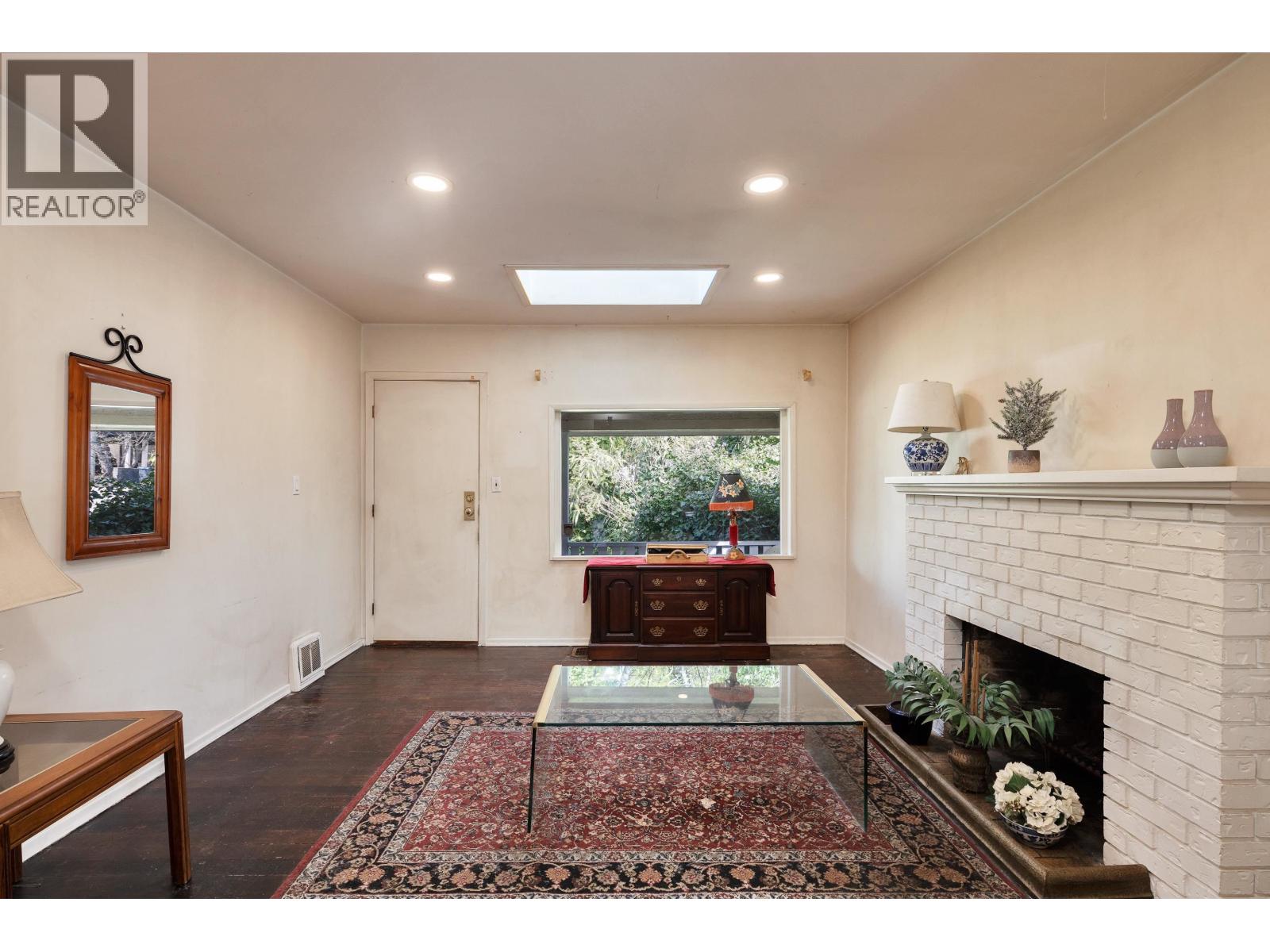 445 W QUEENS ROAD, North Vancouver