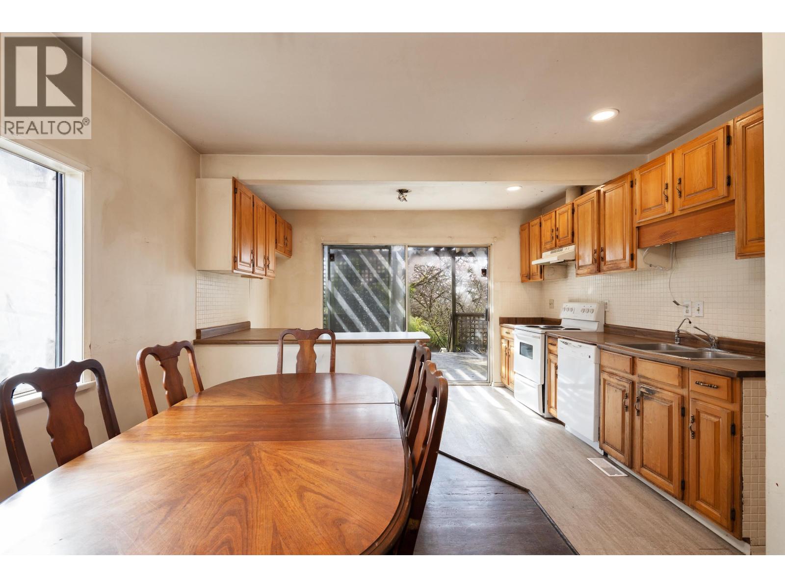 445 W QUEENS ROAD, North Vancouver