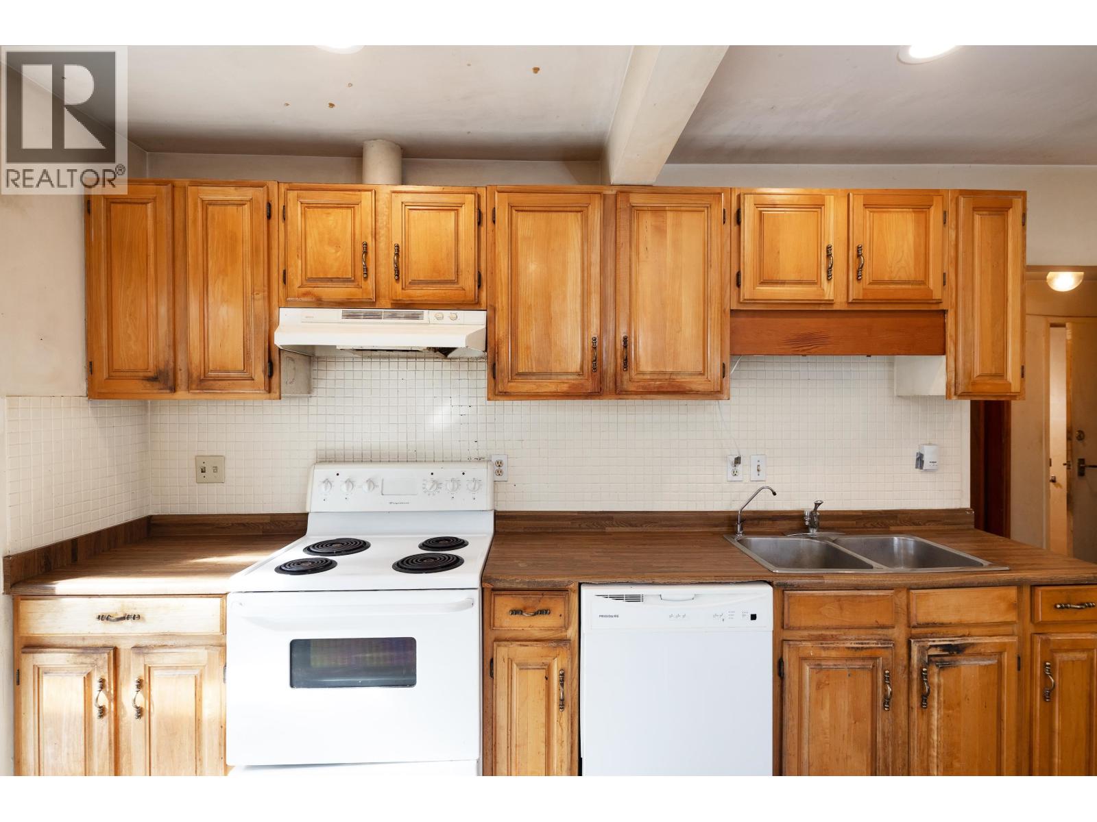 445 W QUEENS ROAD, North Vancouver