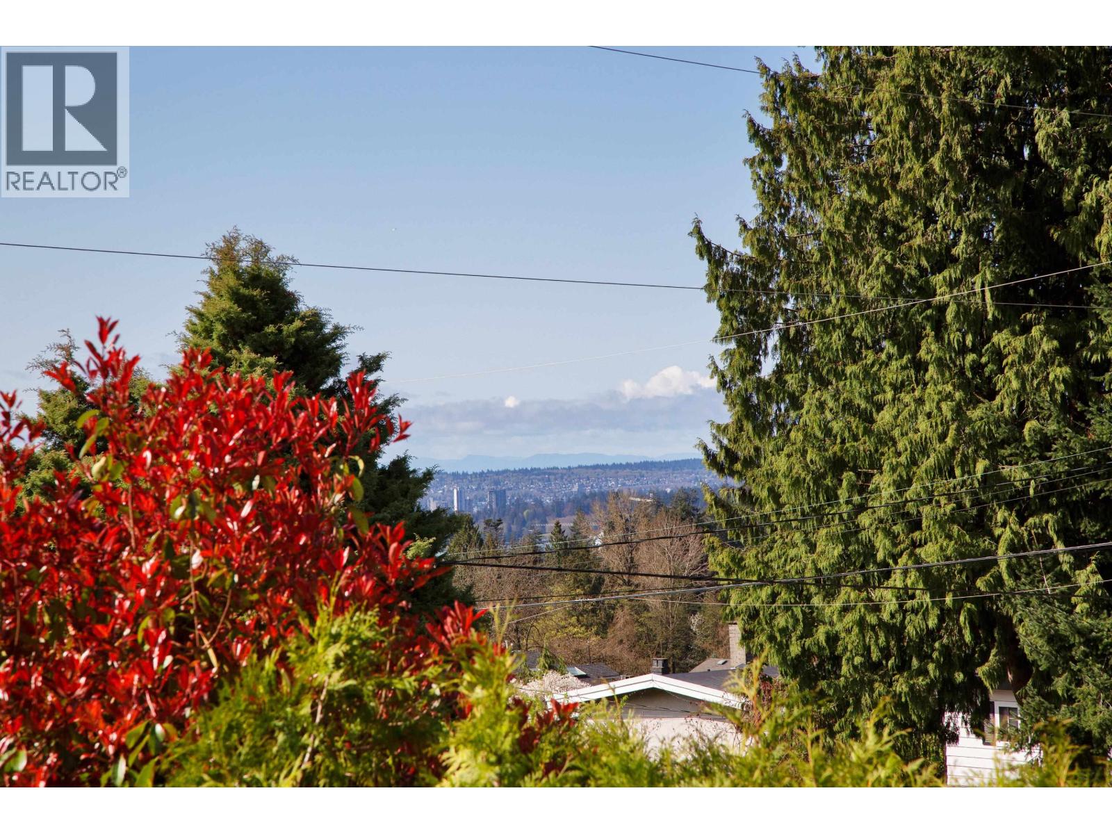 445 W QUEENS ROAD, North Vancouver