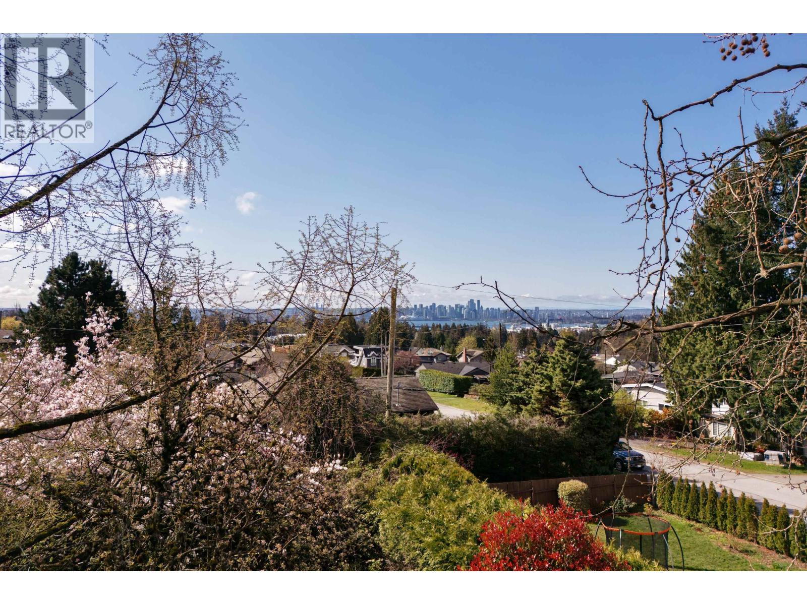 445 W QUEENS ROAD, North Vancouver