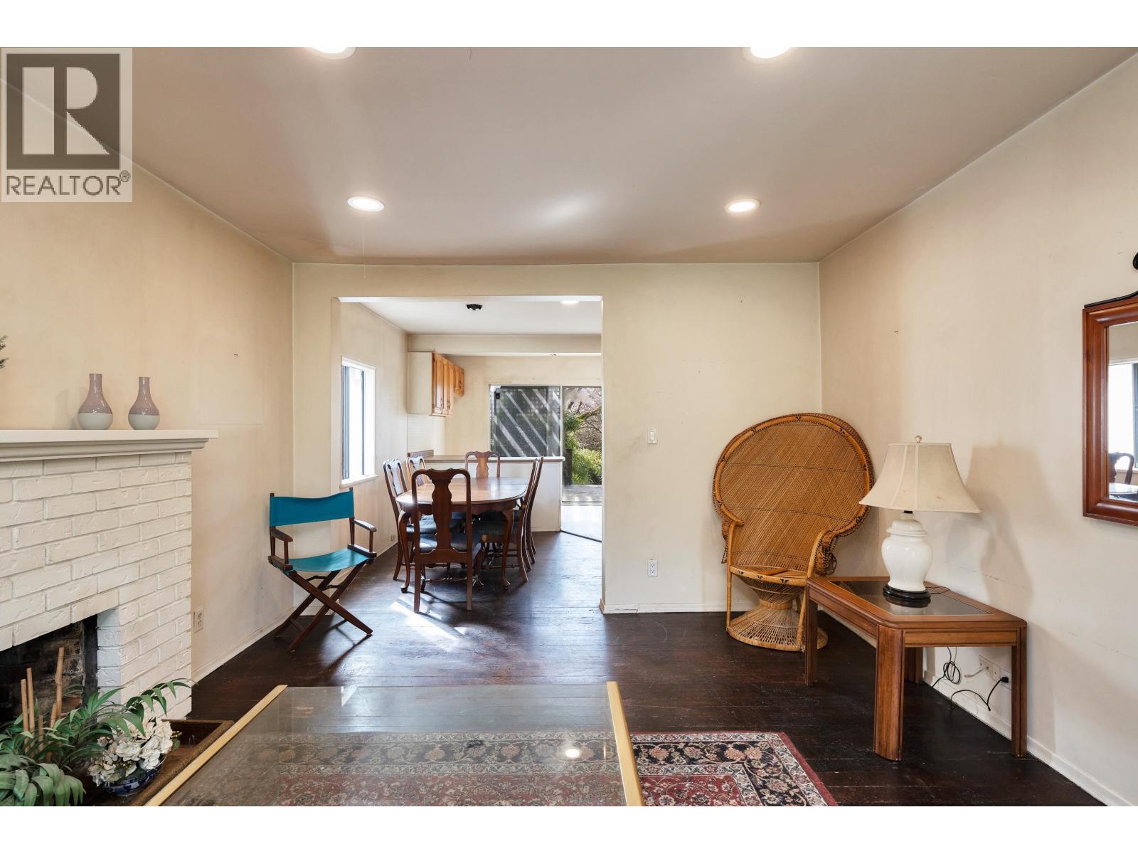 445 W QUEENS ROAD, North Vancouver