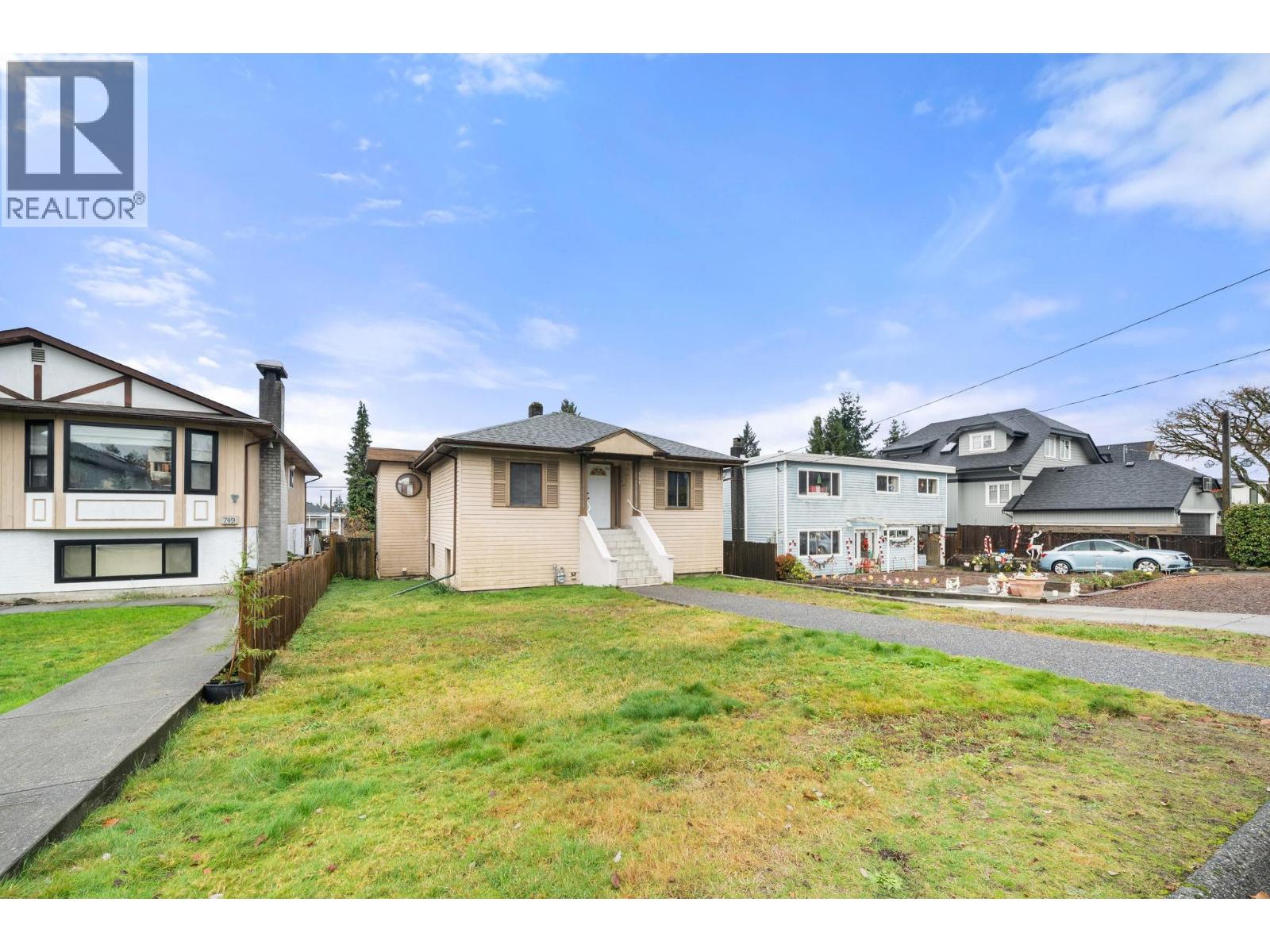741 E 14TH STREET, North Vancouver