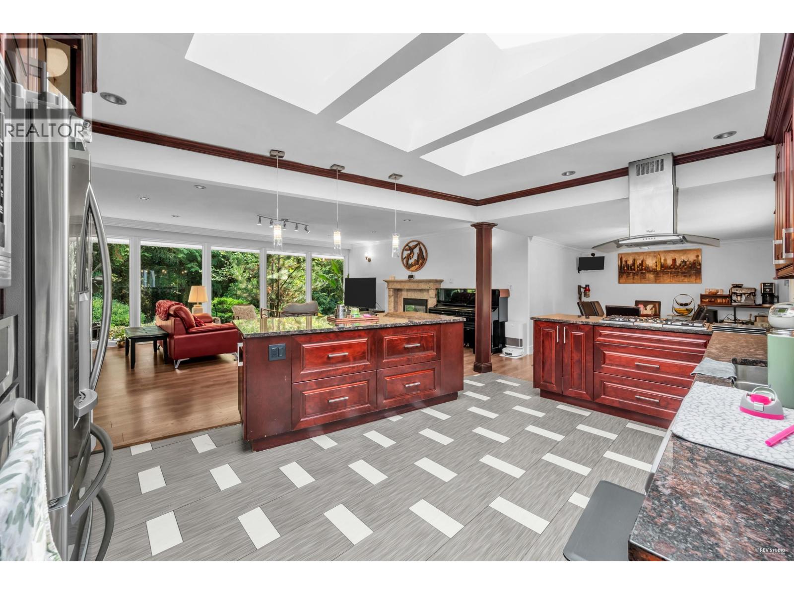 341 RABBIT LANE, West Vancouver