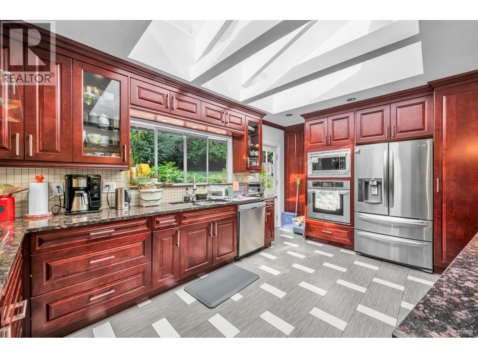 341 RABBIT LANE, West Vancouver