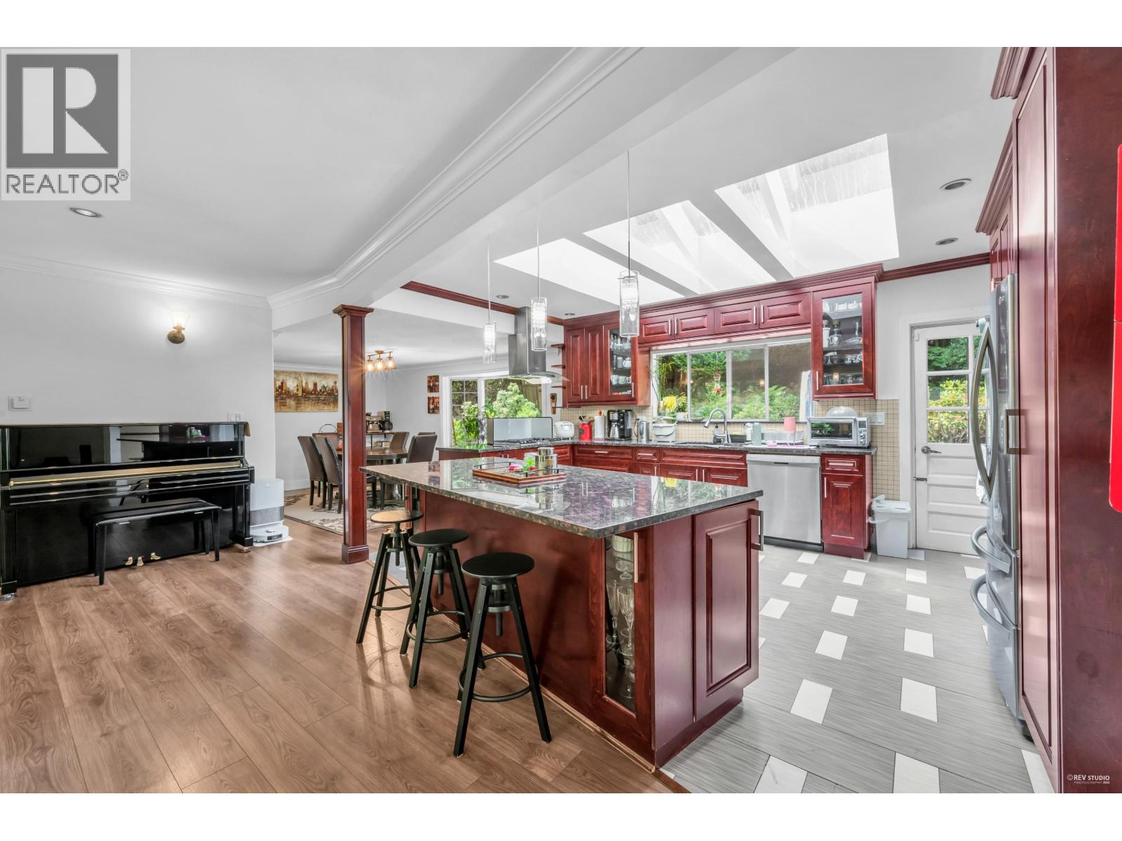 341 RABBIT LANE, West Vancouver