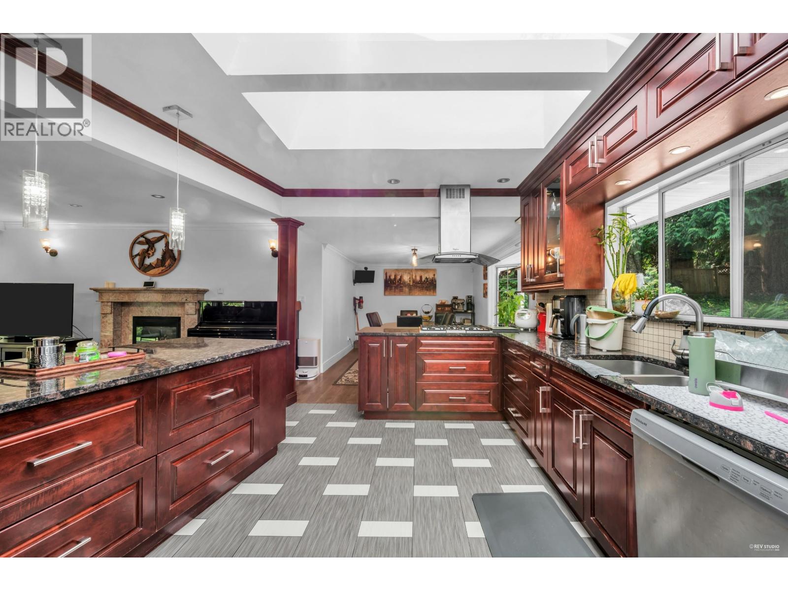 341 RABBIT LANE, West Vancouver