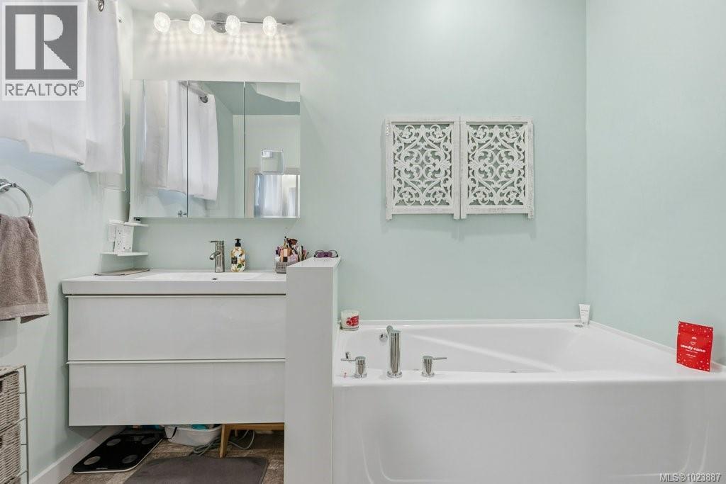 3885 Discovery Dr, Campbell River