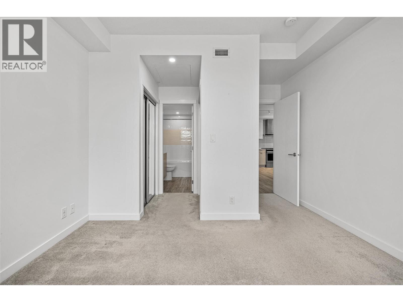 215 1800 Richter Street, Kelowna