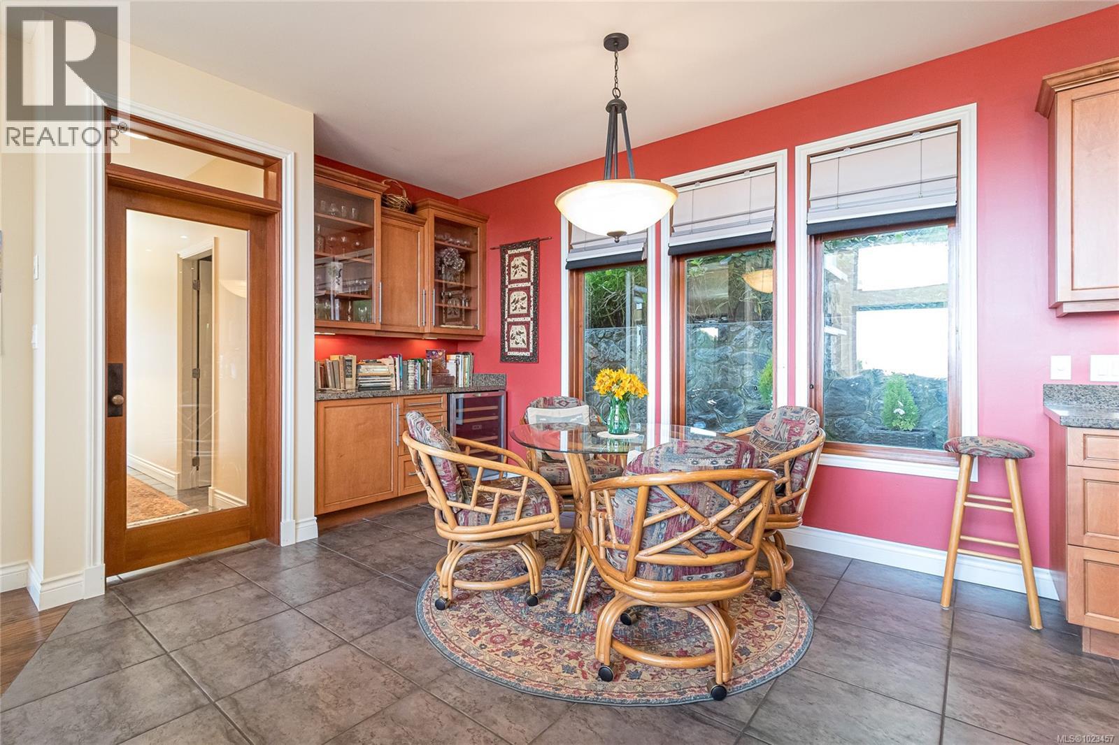 7014 Beach View Crt, Central Saanich