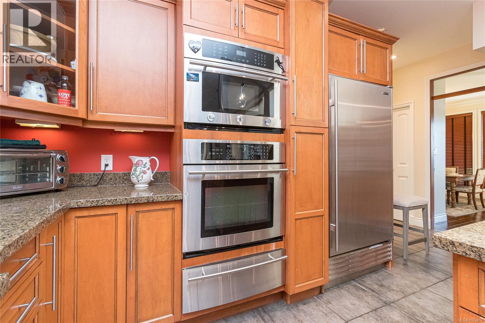 7014 Beach View Crt, Central Saanich