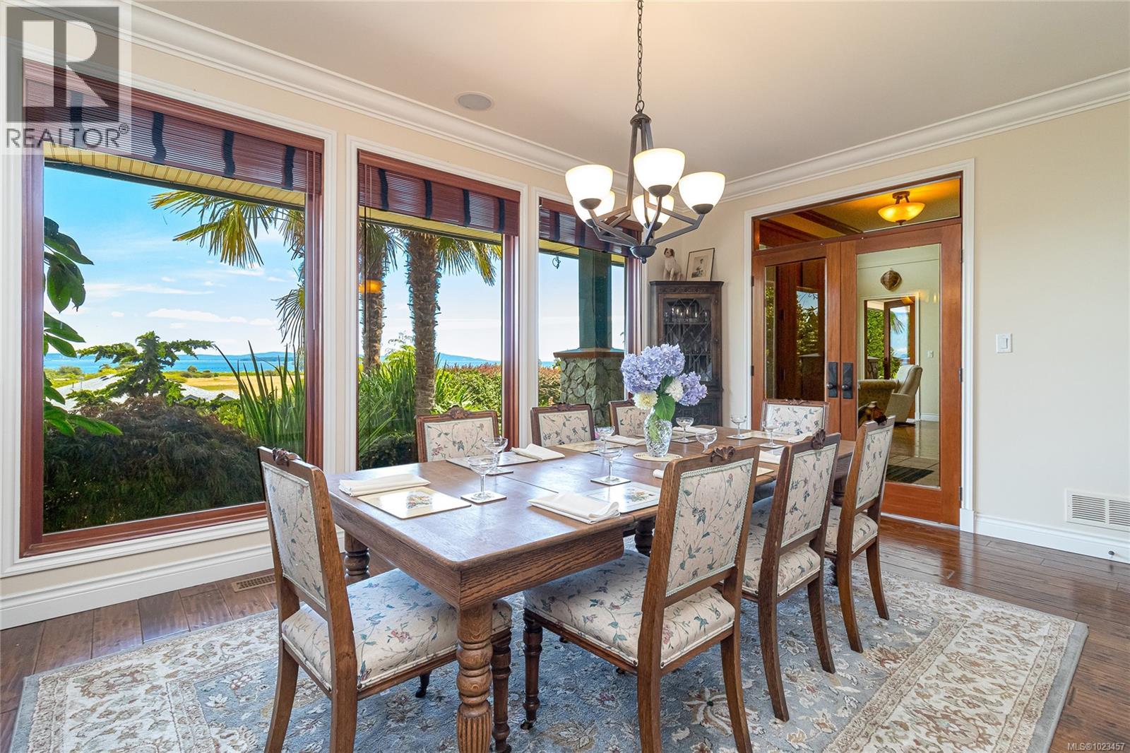 7014 Beach View Crt, Central Saanich