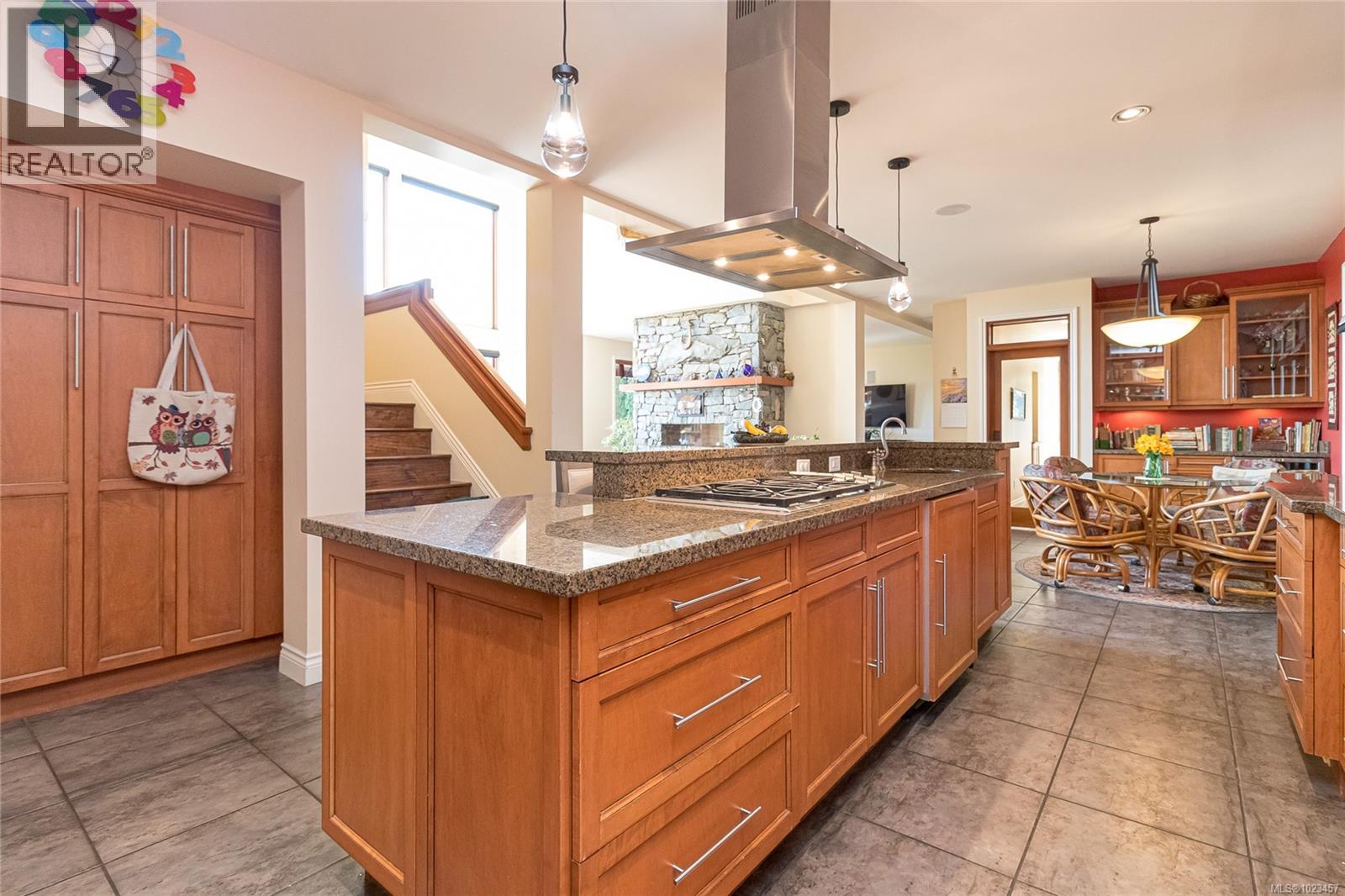 7014 Beach View Crt, Central Saanich