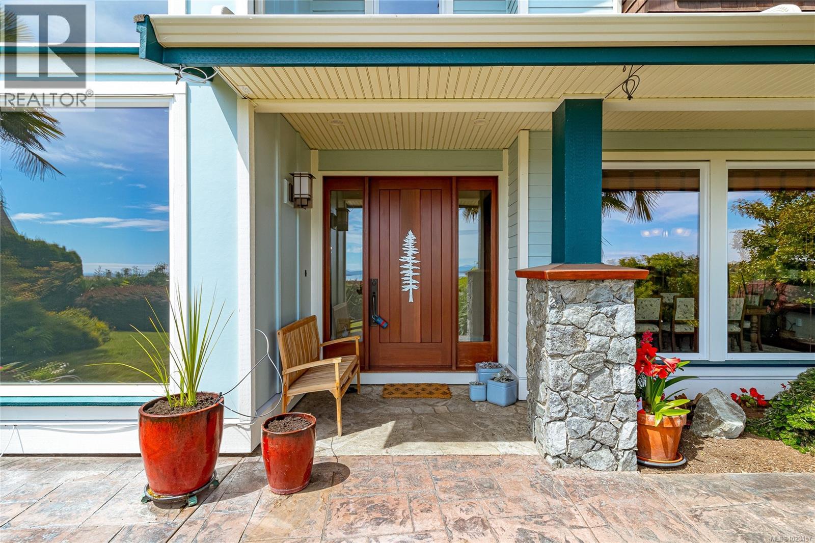 7014 Beach View Crt, Central Saanich