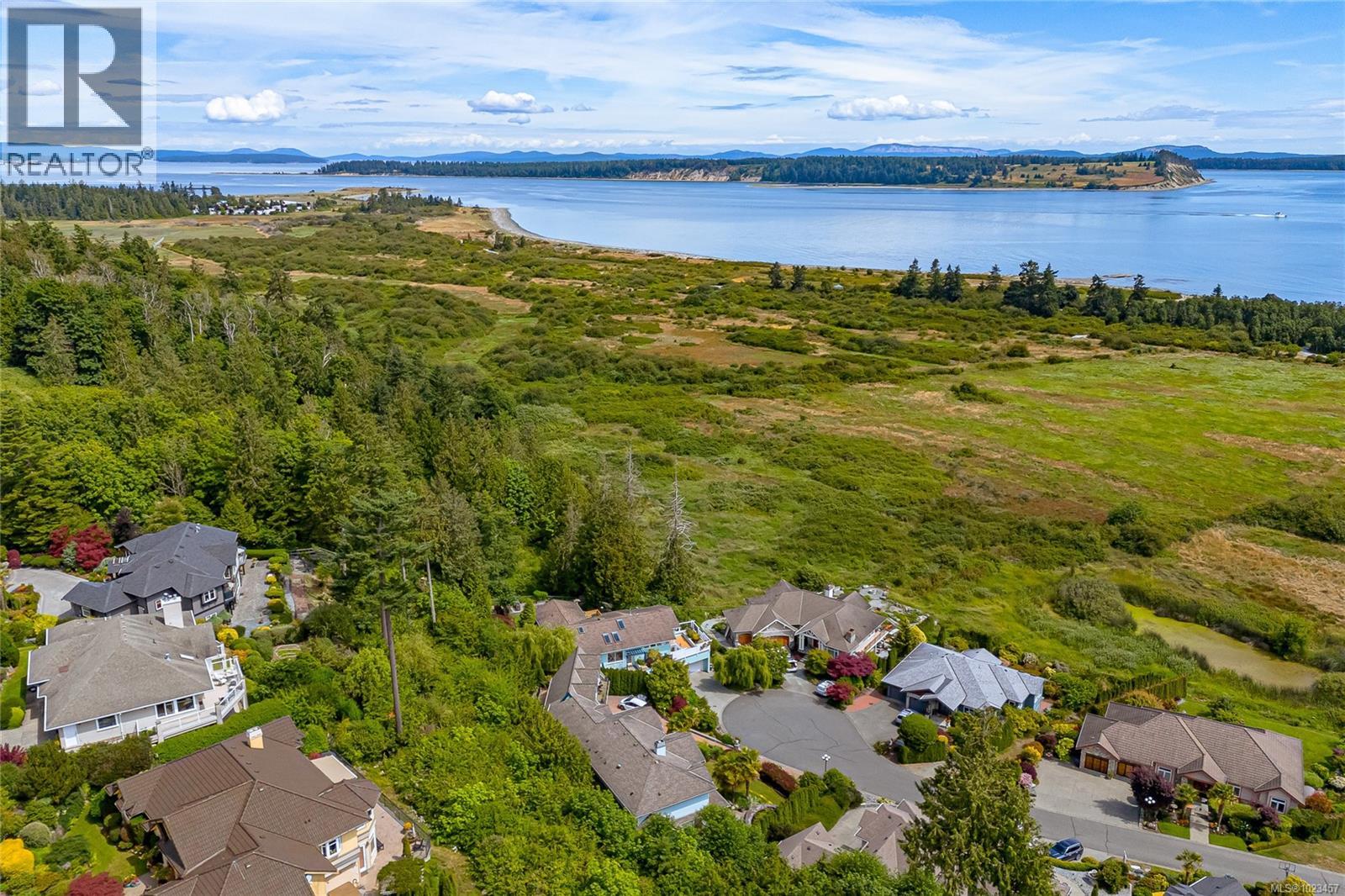 7014 Beach View Crt, Central Saanich