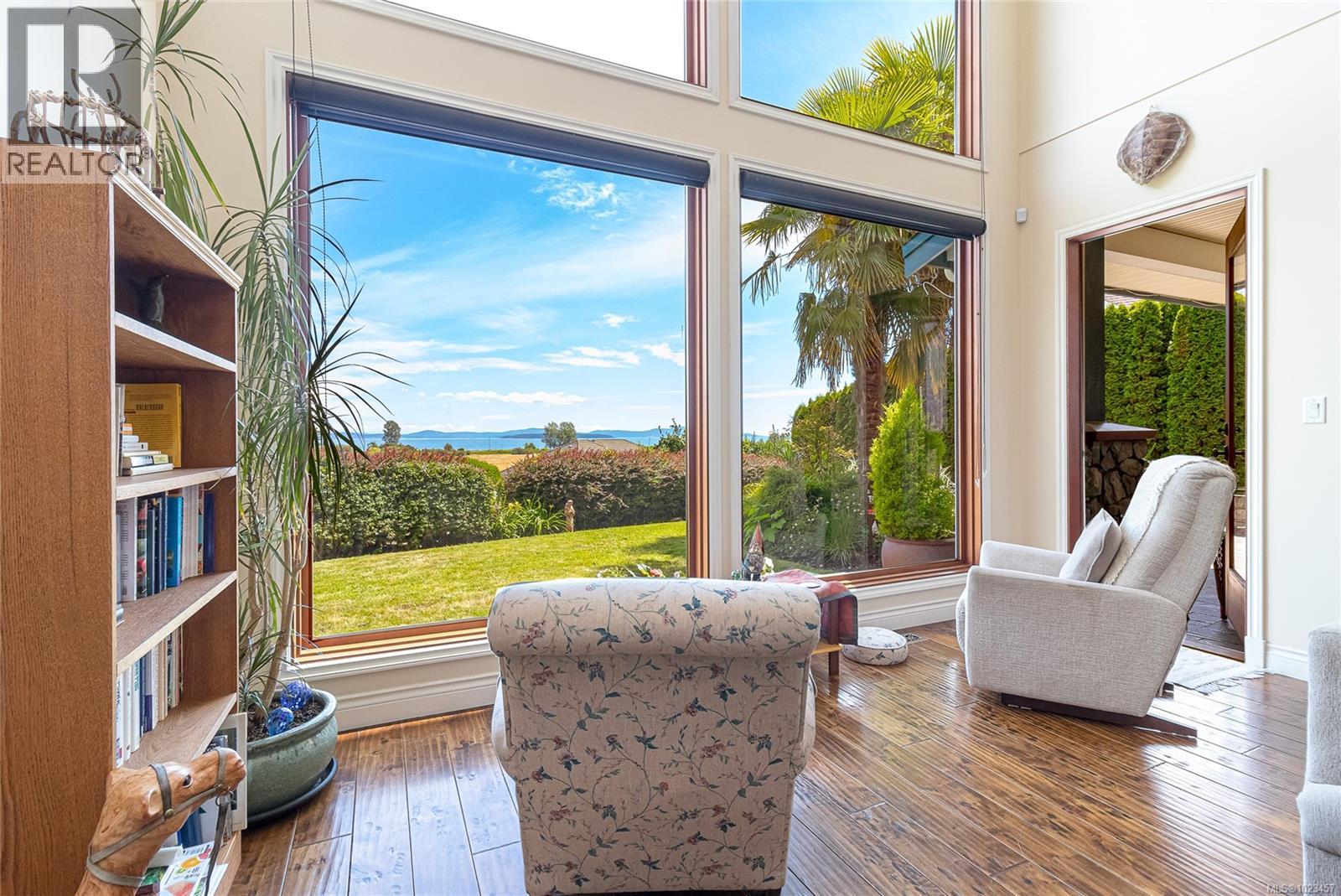 7014 Beach View Crt, Central Saanich