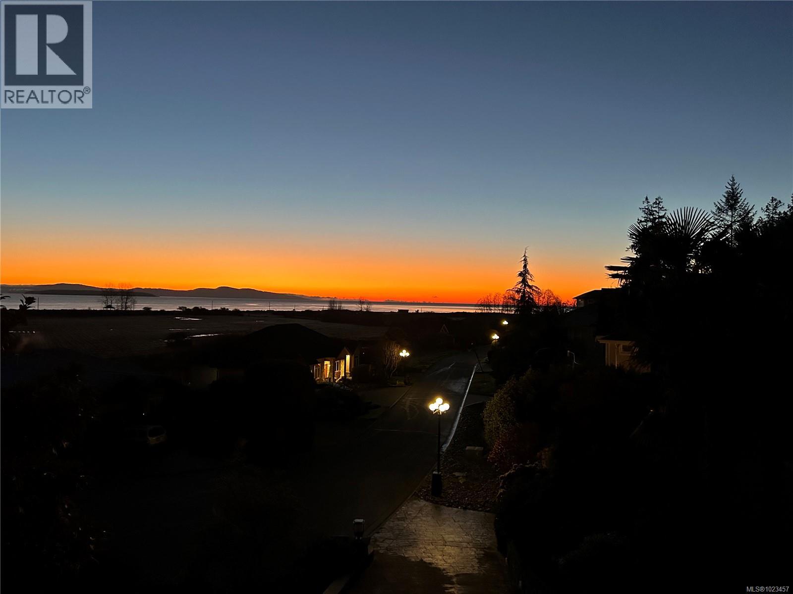 7014 Beach View Crt, Central Saanich