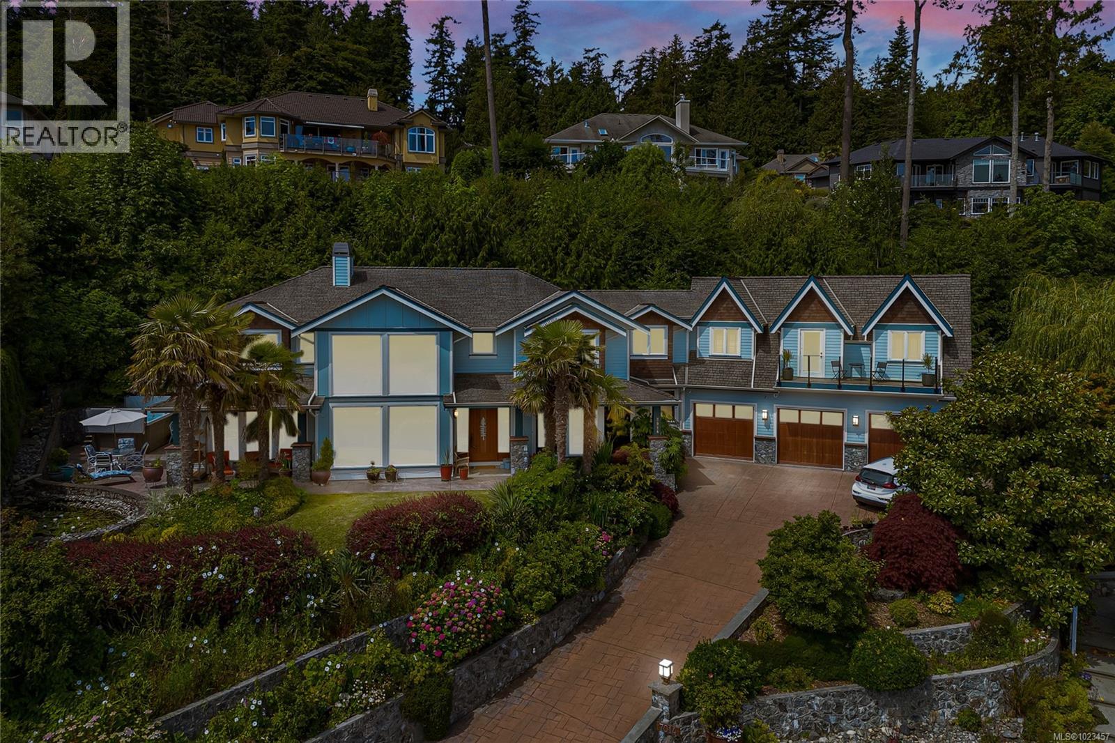 7014 Beach View Crt, Central Saanich
