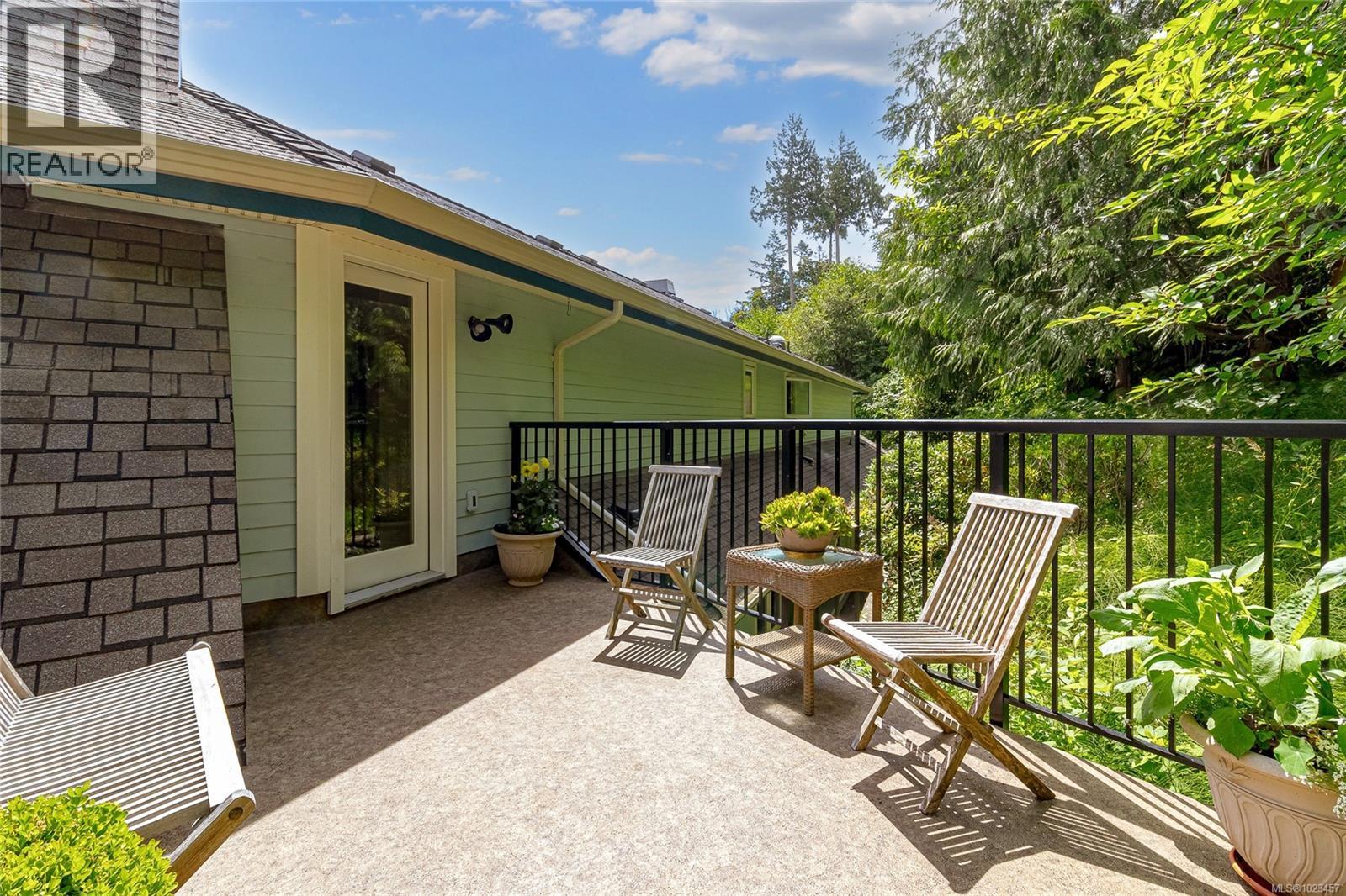 7014 Beach View Crt, Central Saanich