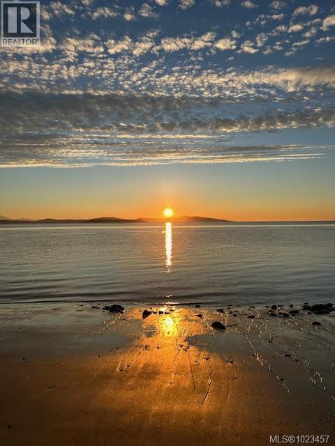 7014 Beach View Crt, Central Saanich