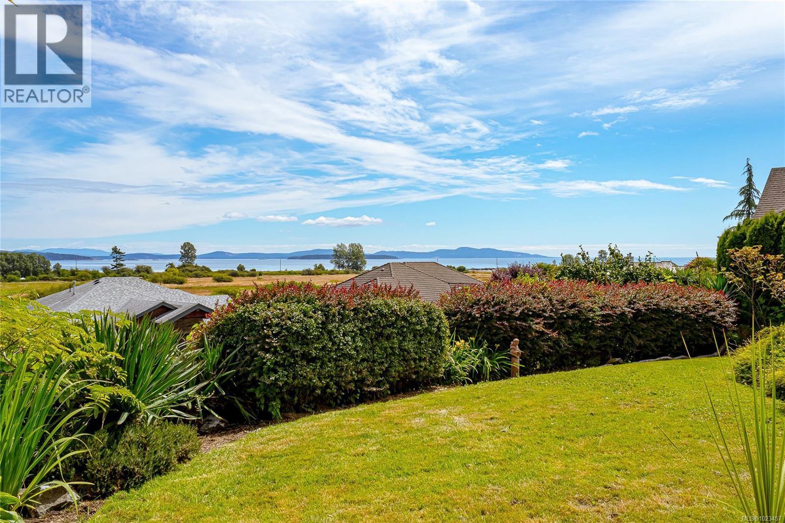 7014 Beach View Crt, Central Saanich